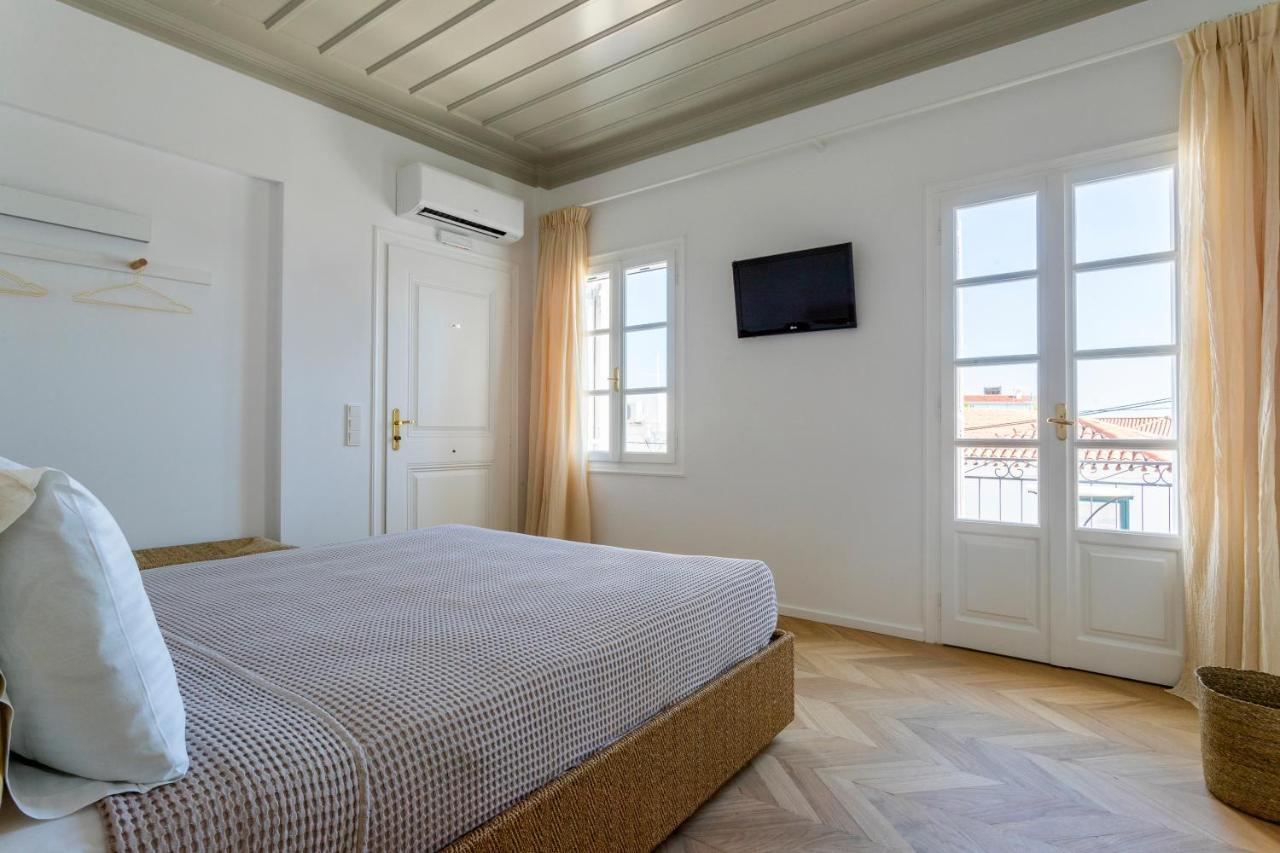 Guesthouse Niriides Spetses Town ภายนอก รูปภาพ