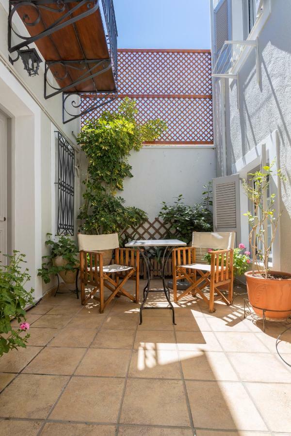 Guesthouse Niriides Spetses Town ภายนอก รูปภาพ